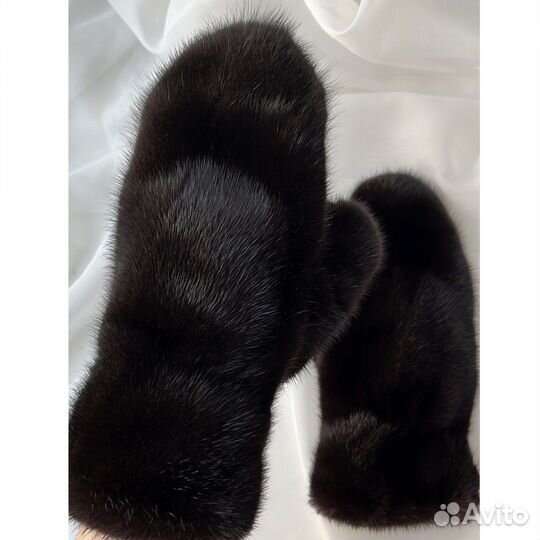 Норковые варежки черные