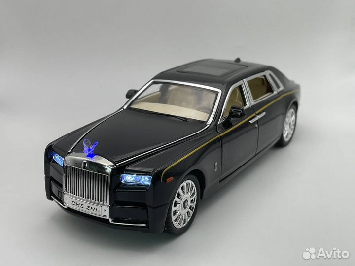 Модель автомобиля Rolls-Royce Phantom металл