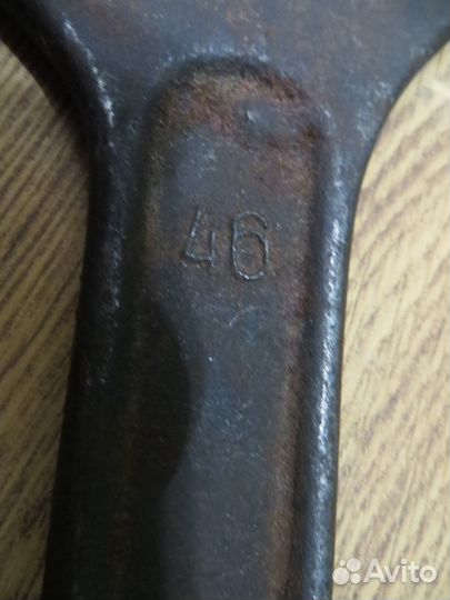 Подъемный блок и ключ гаечный (46 х 41), СССР