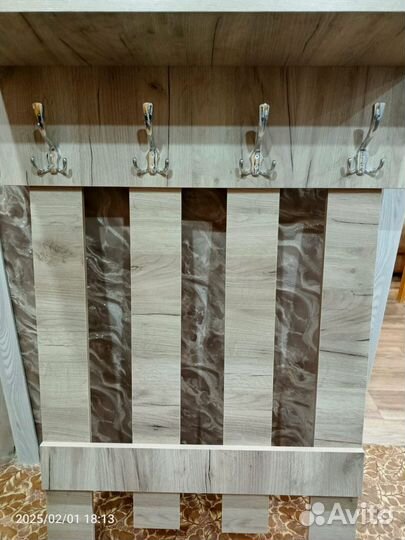 Вешалка настенная