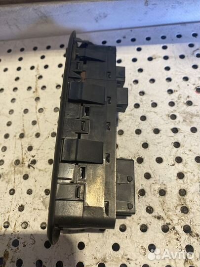 Блок управления стеклоподъемниками Peugeot 308