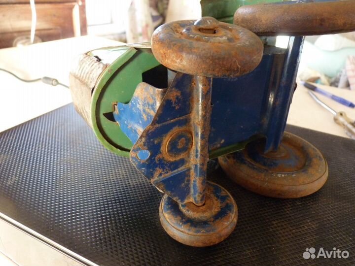 Детская игрушка трактор 50х. годов