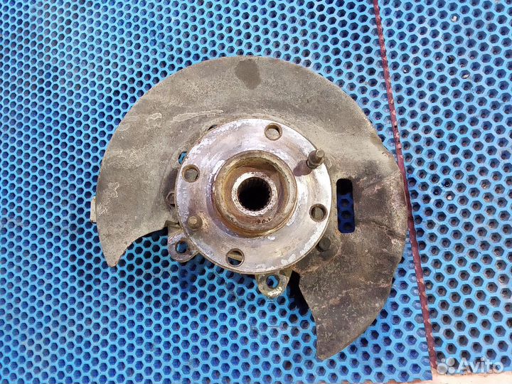 Кулак передний левый ваз 2111 2003 г