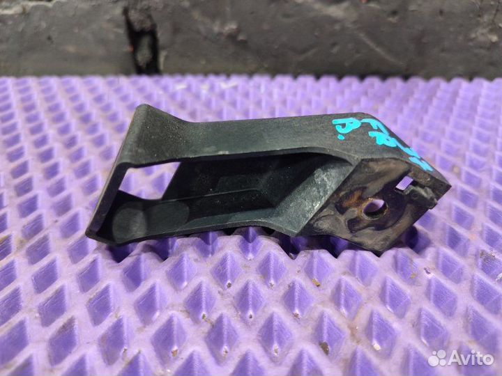 Кронштейн радиатора передний правый Nissan X-Trail