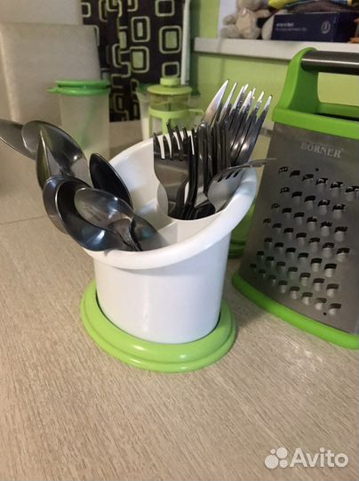 Посуда в салатовых тонах