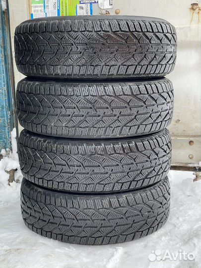 Kormoran Snow 215/60 R16 99H