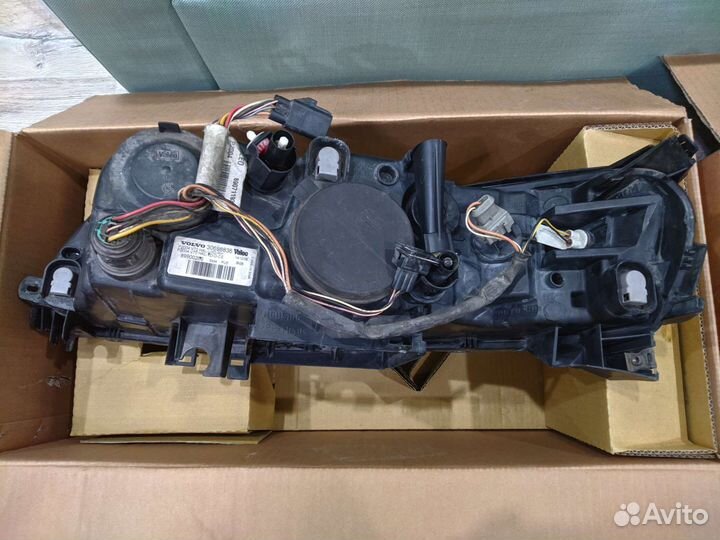 Фары Volvo V70 P2 2005-2007 30698835 30698836