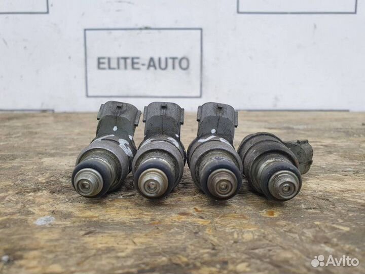 Форсунка топливная Vw Golf Plus 1.6 2006