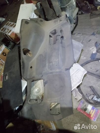 Обшивка багажника задняя правая Toyota Land 200