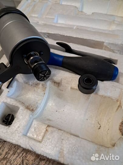 Реверсивный резьбонарезной патрон