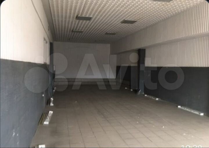 Склады 135 м², 220 м², 257 м², 110 м², офис 17 м²