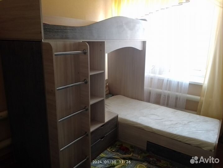 Кровать двухьярусная
