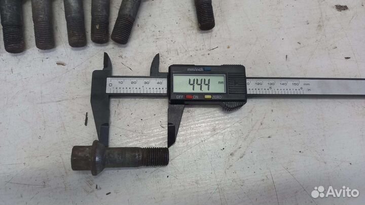 Болты колесные Mercedes W251 R-class