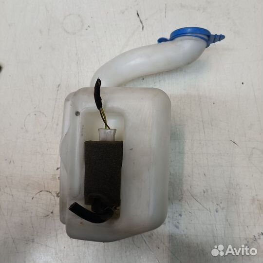 Бачок омывателя лобового стекла Audi 100