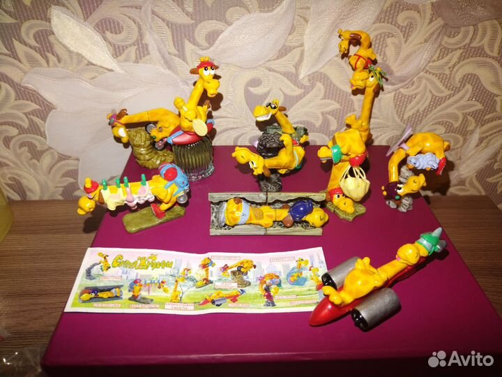 Серия игрушек киндер-сюрприз супержирафы