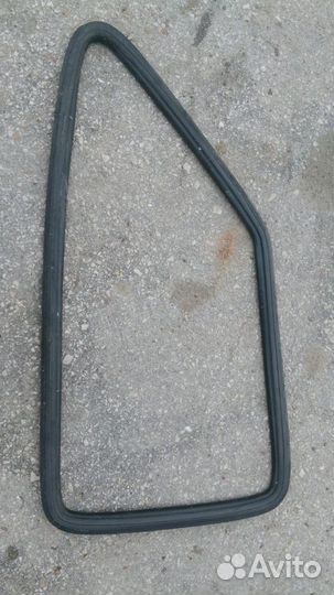 Уплотнитель Форд Фиеста 3 дорестайл