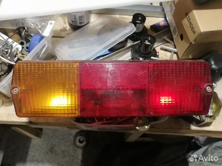 Фонарь задний универсальный левый