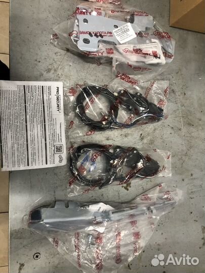 Замок капота Toyota LC200 LexusLX450d