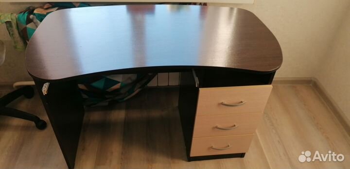 Стол письменный компьютерный