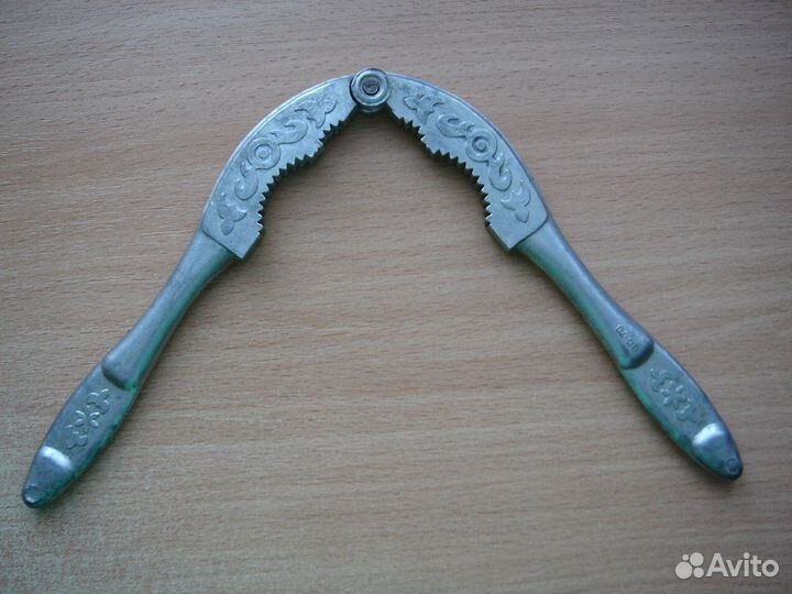 Щипцы для колки орехов