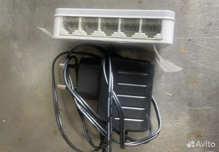 Коммутатор D-Link DES-1005C