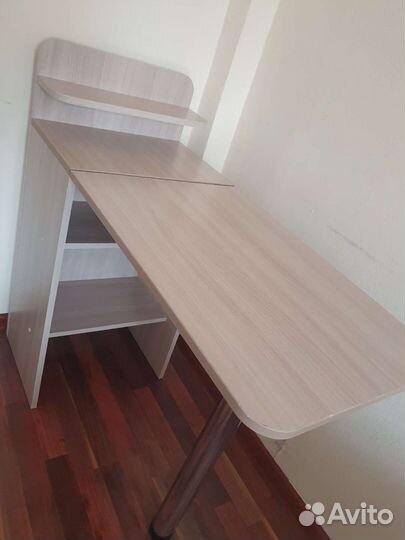 Маникюрный стол складной