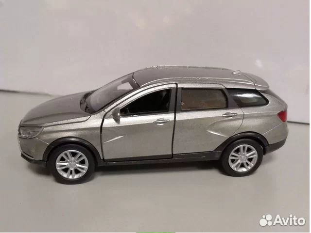 Модель LADA Vesta SW Cross серебристая Welly 43763