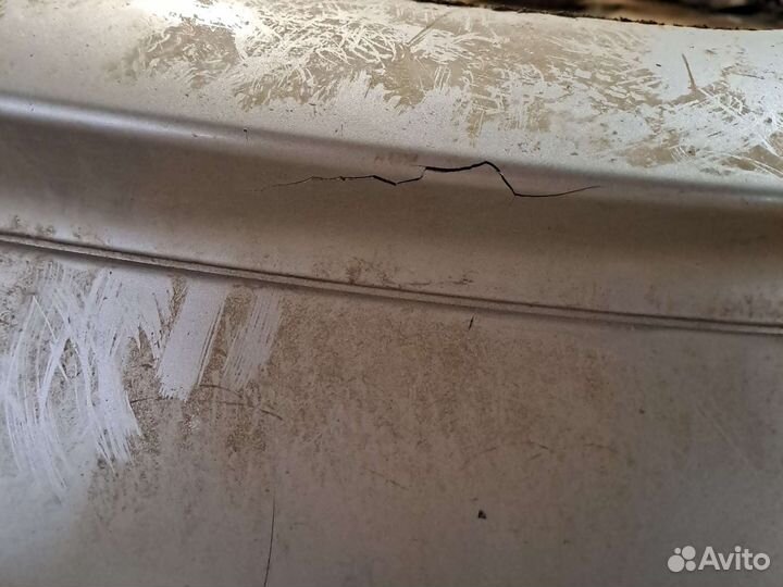 Бампер задний Mitsubishi Carisma