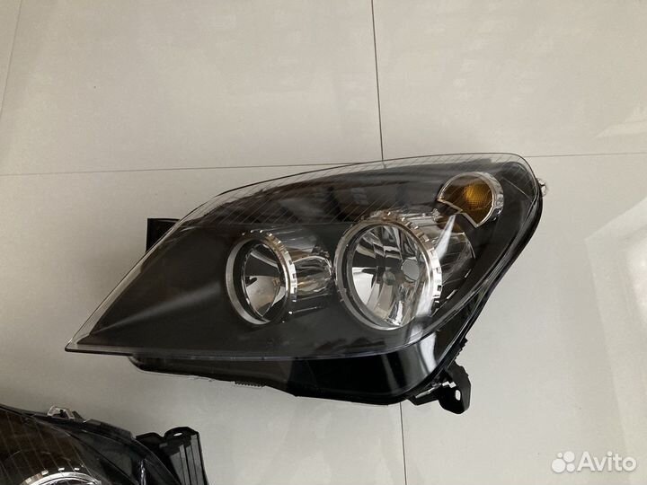 Фара (1шт) Opel Astra H - черная