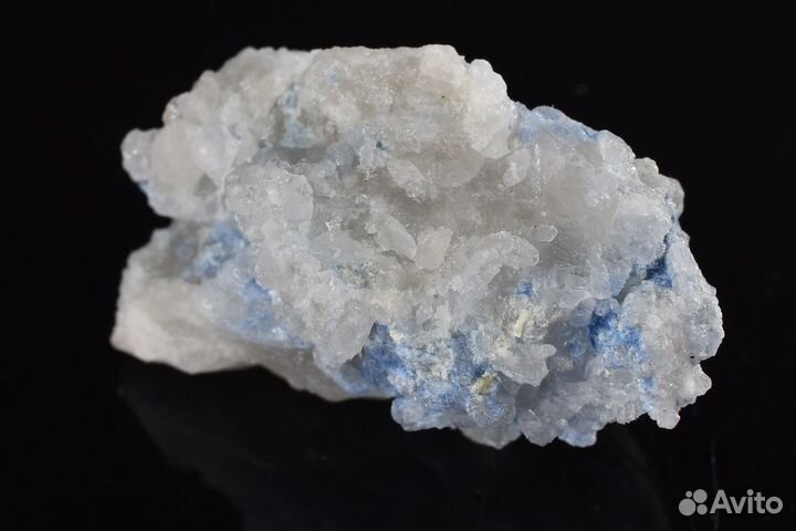 Кварц с дюмортьеритом. Лот №825