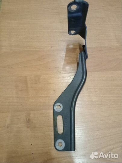 Петля капота правая Honda Accord седан R20A3 2009