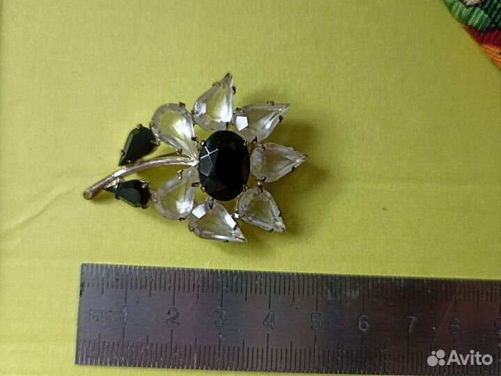 Брошь хрусталь каменный цветок