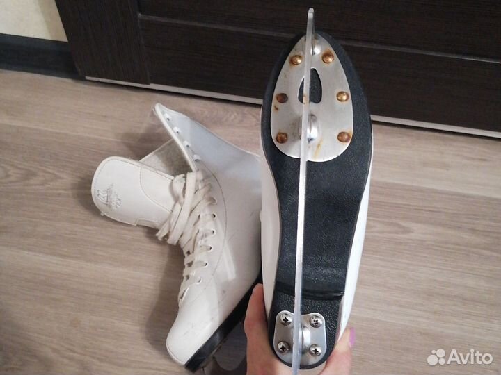 Коньки фигурные женские 39