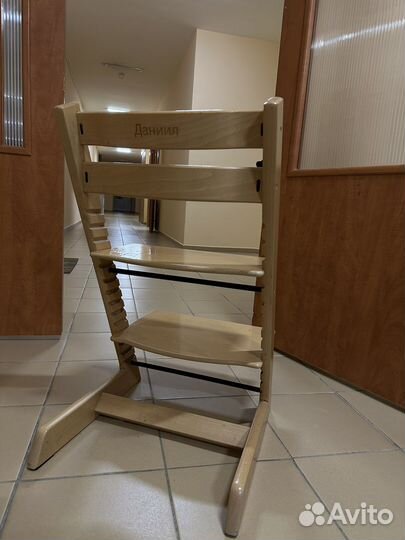 Растущий стул Stokke с именем Даниил