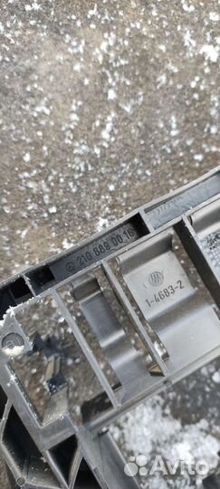 Центральная рамка консоли W210