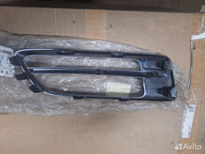 Решетка в бампер правая Mazda CX 9 /Оригинал