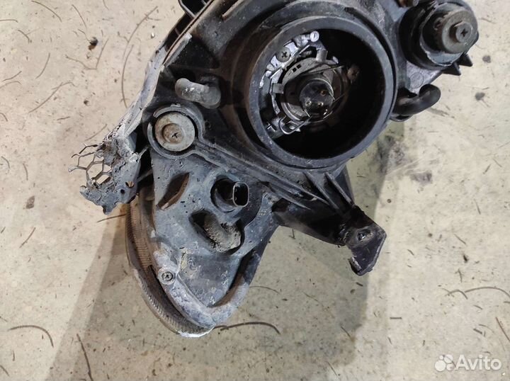 Фара правая Mazda 323 1.6 AT 2001 рестайлинг