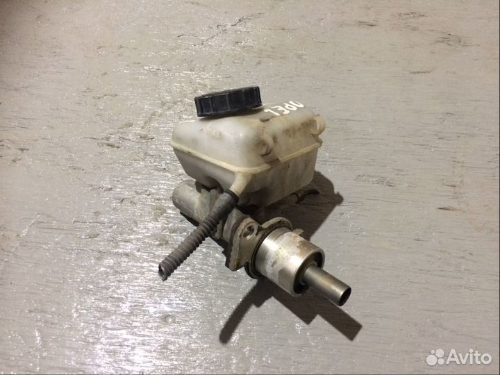 Главный тормозной цилиндр Opel zafira A