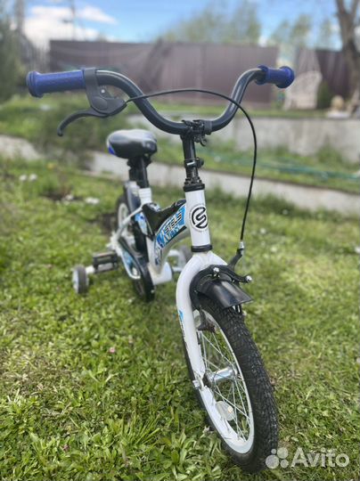 Детский велосипед четырехколесный