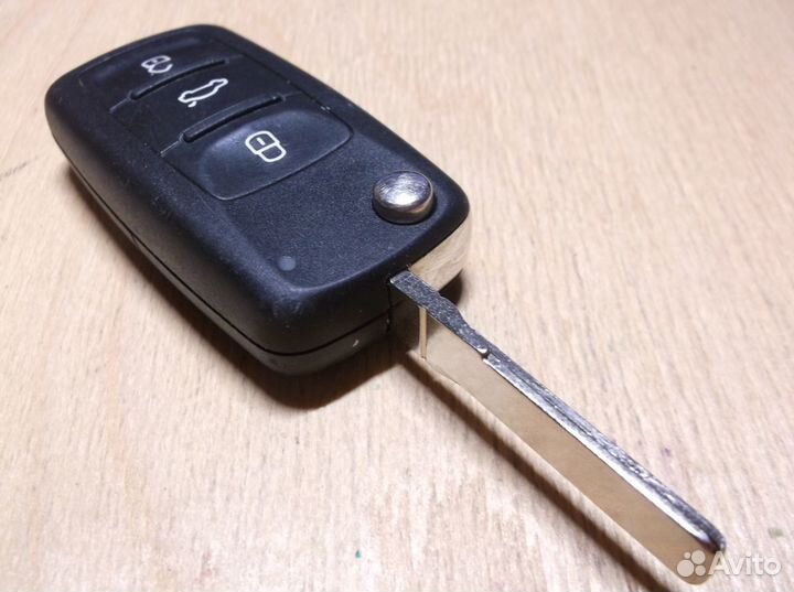 Сеат выкидной чип ключ 3 кнопки