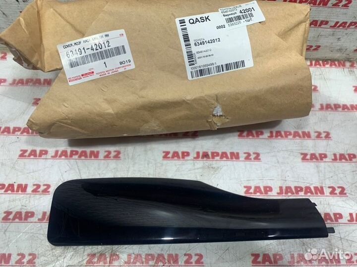 Крышка рейлинга передняя правая Toyota Rav4