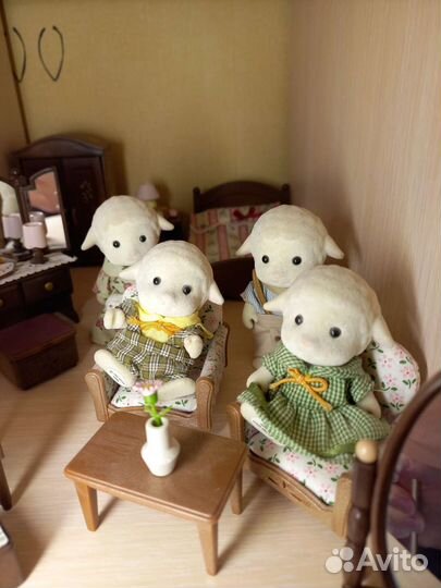 Sylvanian families семья овечек вместе с мебелью