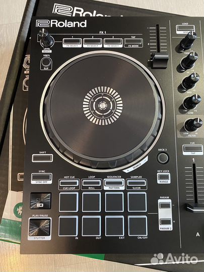 DJ-контроллер Roland DJ-202