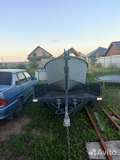 Моторная лодка с мотором