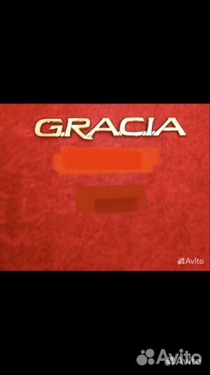 Шильдик Камри Грация