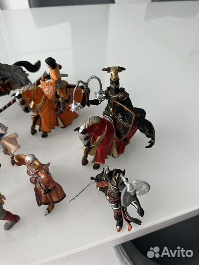 Коллекция фигурок рыцарей и воинов papo