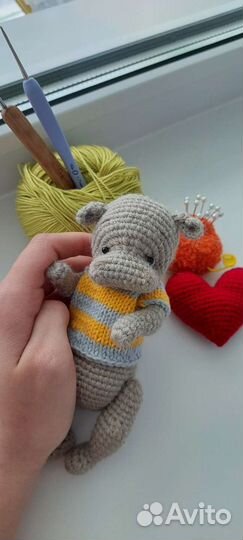 Вязаная игрушка Бегемот