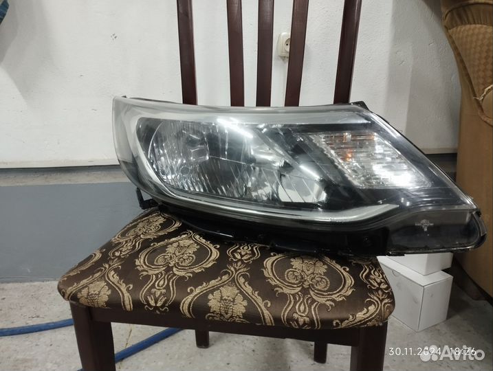 Фара передняя правая kia rio 3