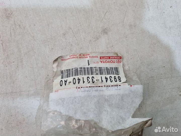 Датчик парковки (парктроник) передний Toyota Land