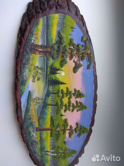 Картины на спиле дерева из уральских самоцветов